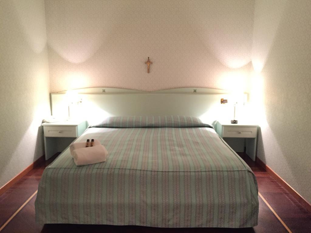 Oscar E Amorina Montegiorgio Zimmer foto