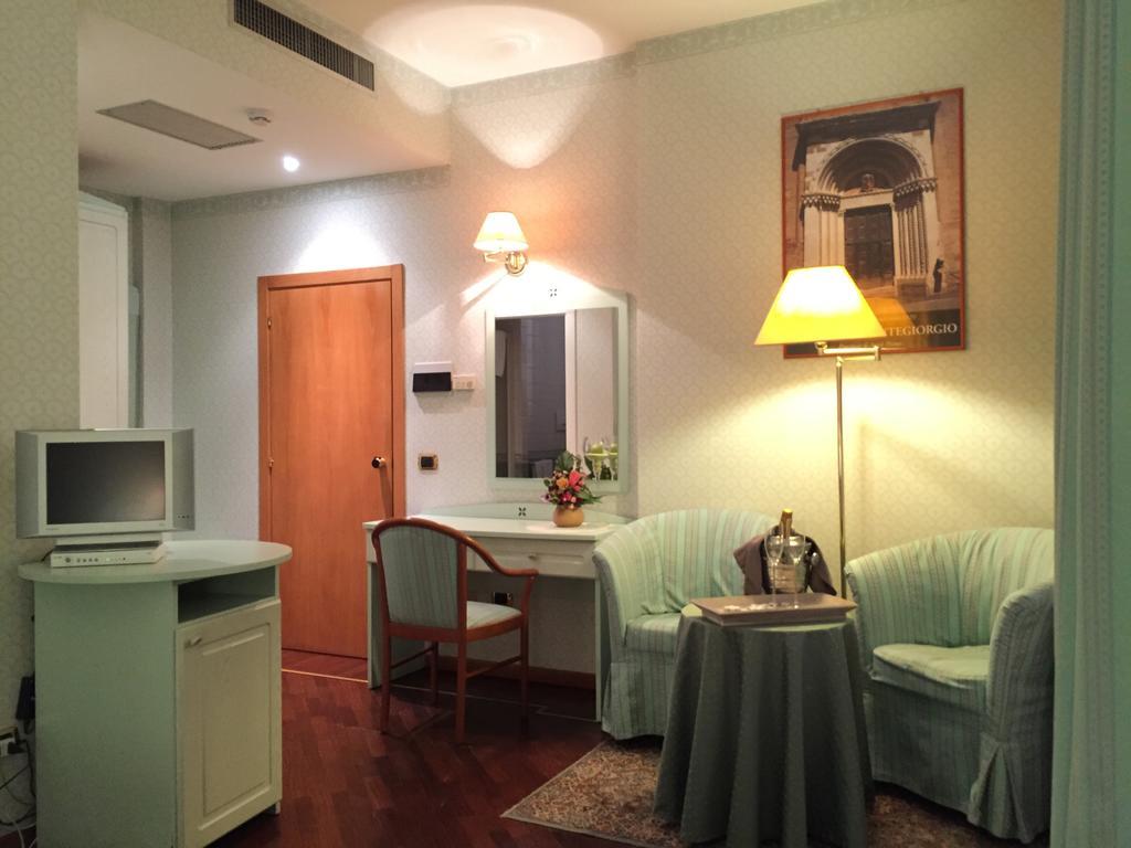 Oscar E Amorina Montegiorgio Zimmer foto